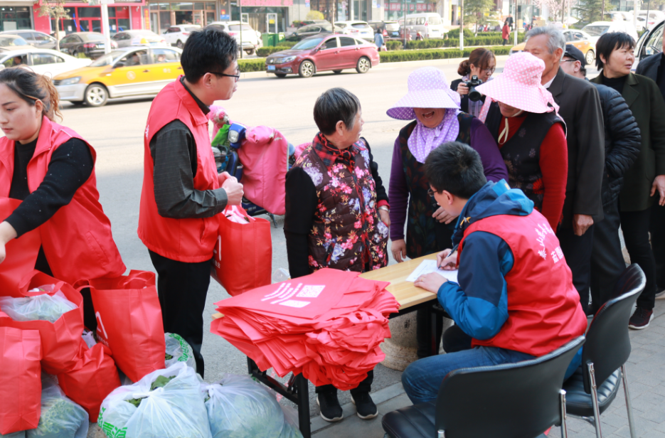 帮无助老人点亮心灯(图1)