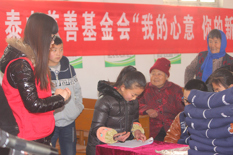 “我的心意 你的新衣”走进唐北墠村(图4)