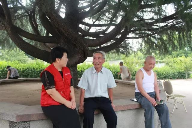 爱心暖夕阳 老人展笑颜(图11)