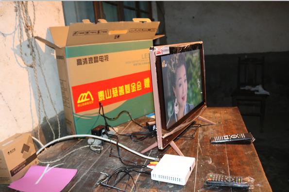 “助力脱贫攻坚,爱心电视捐赠”活动顺利开展(图2)