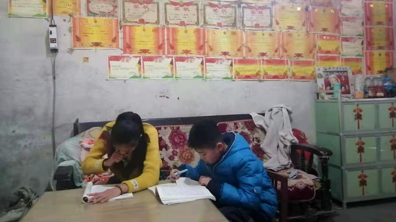泰山助学一对一｜比赛谁的奖状多(图2)