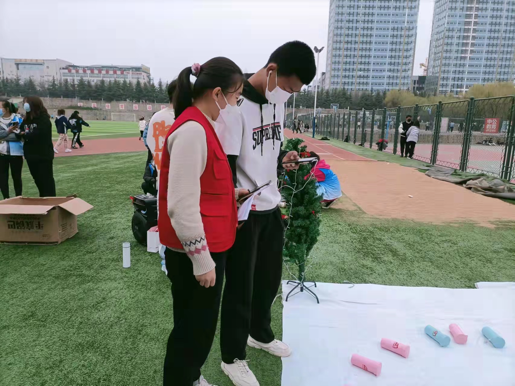 “温暖点燃希望，爱心绽放光芒”爱心义卖活动(图5)