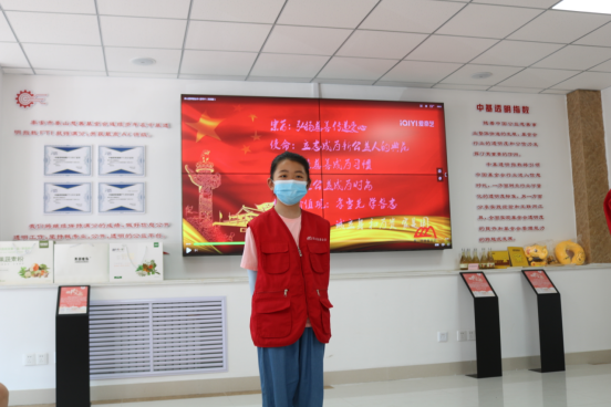 小朋友变身“小老板”为困境老人义卖献爱心(图2)