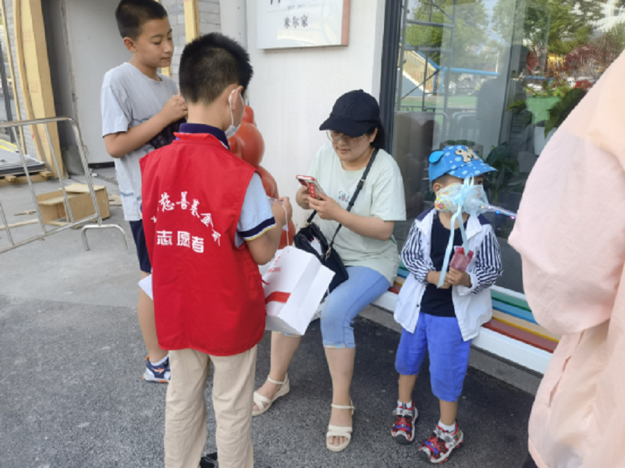 父亲节爱心义卖捐助困境娃(图4)